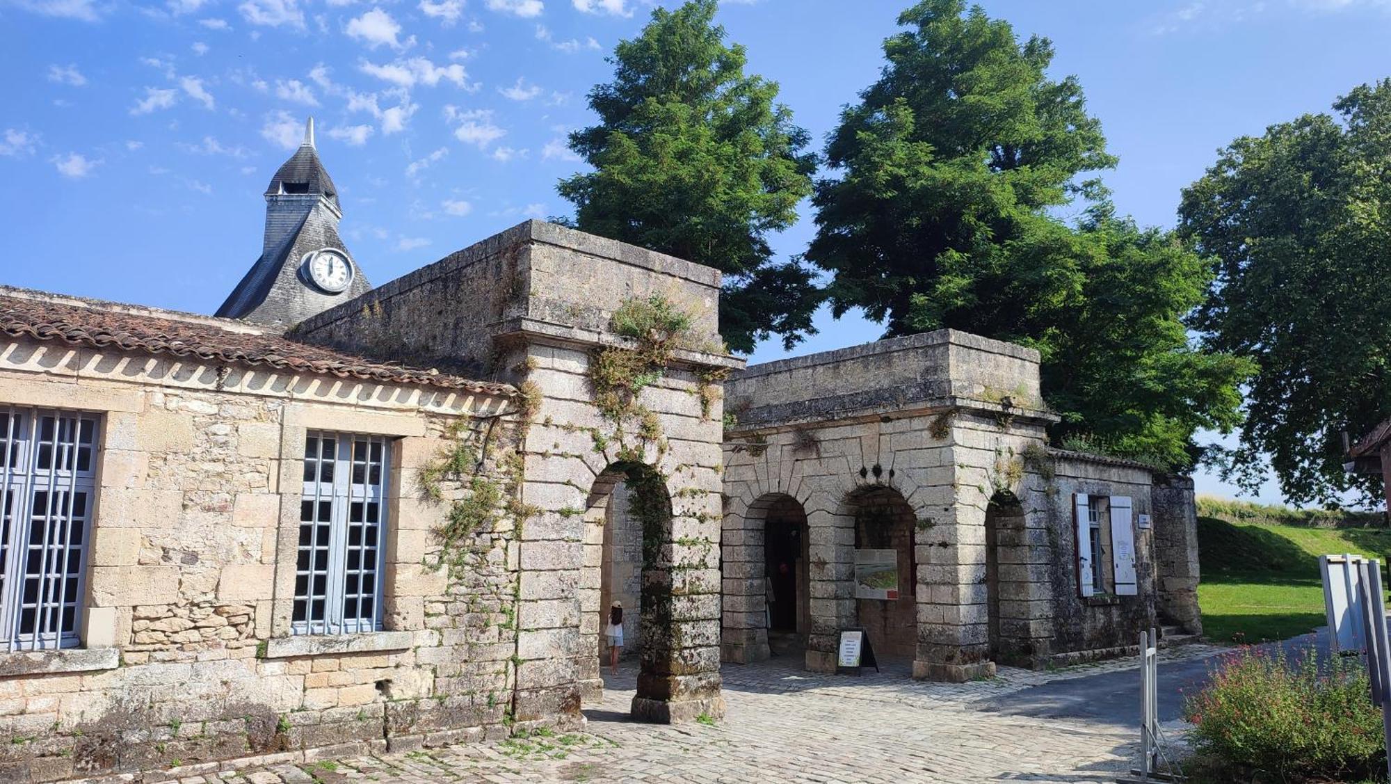 Maison Charmeilles - La Suite Pomerol Fronsac  외부 사진